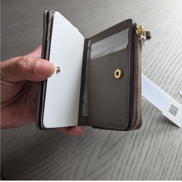 Tory Burch Kira Chevron Bi-Fold Wallet - Picture 3 of 8